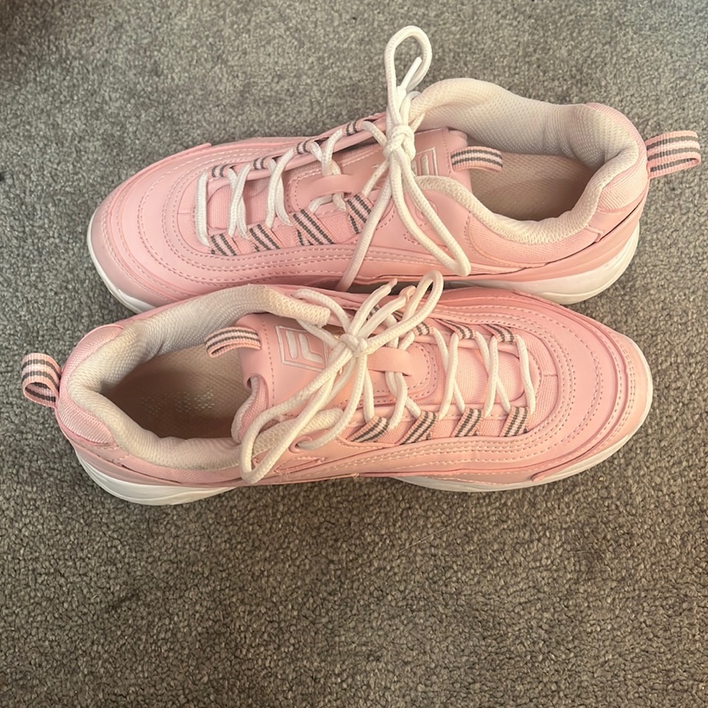 pink and white filas size:9 1/2